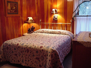 #7 Bear Bedroom.jpg (87264 bytes)